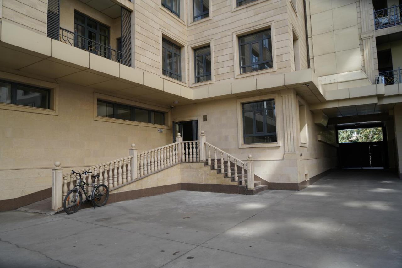 Nice And Comfortable Apartment In The Downtown Of Bisjkek Buitenkant foto