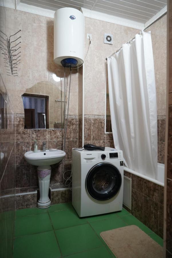 Nice And Comfortable Apartment In The Downtown Of Bisjkek Buitenkant foto